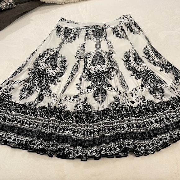 Alberto Makali Black/White Sz 6 Skirt. - Picture 2 of 6